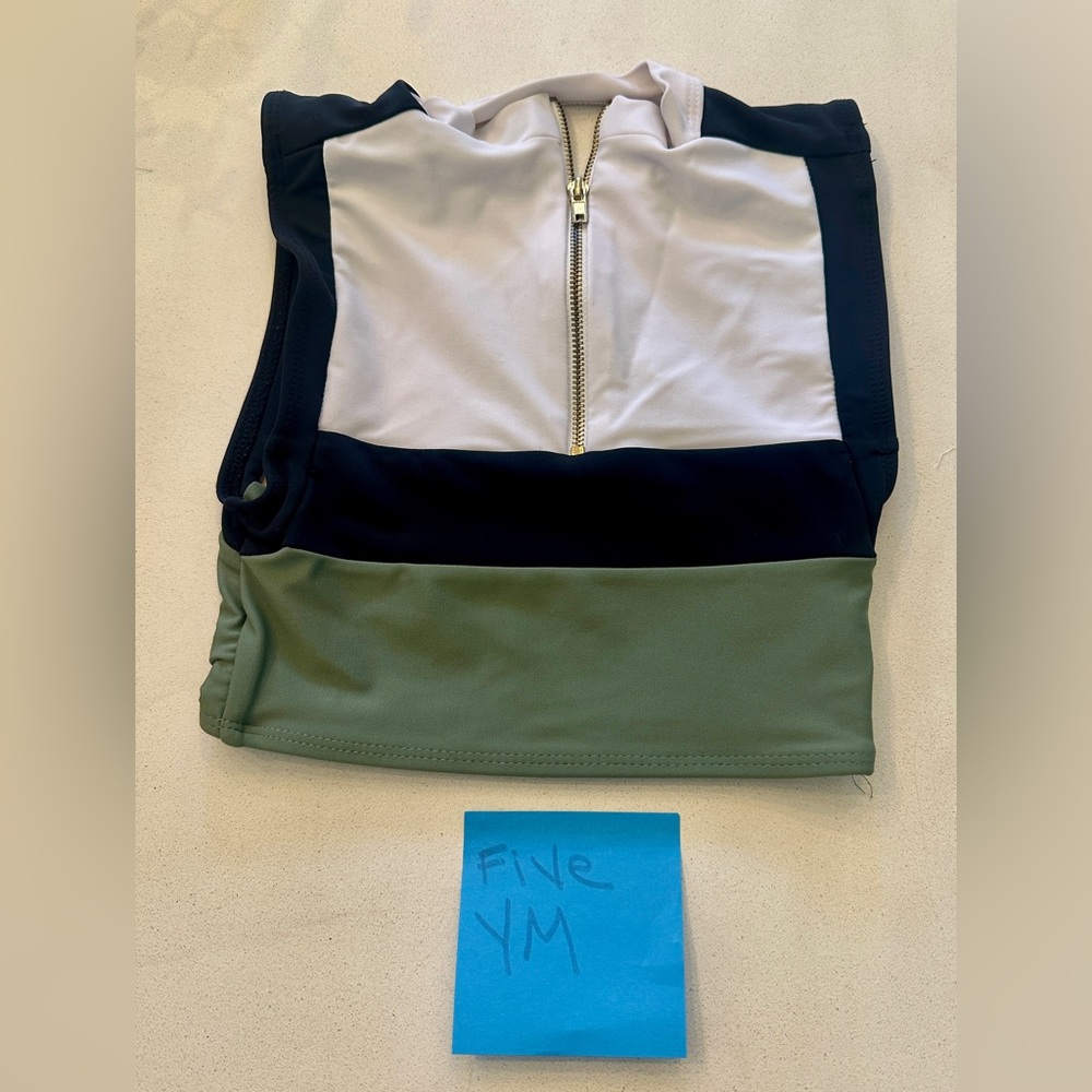 Five Dancewear Green and black zip top (YM)